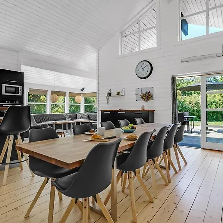 Beautiful Home In Vaeggerlose With Sauna *